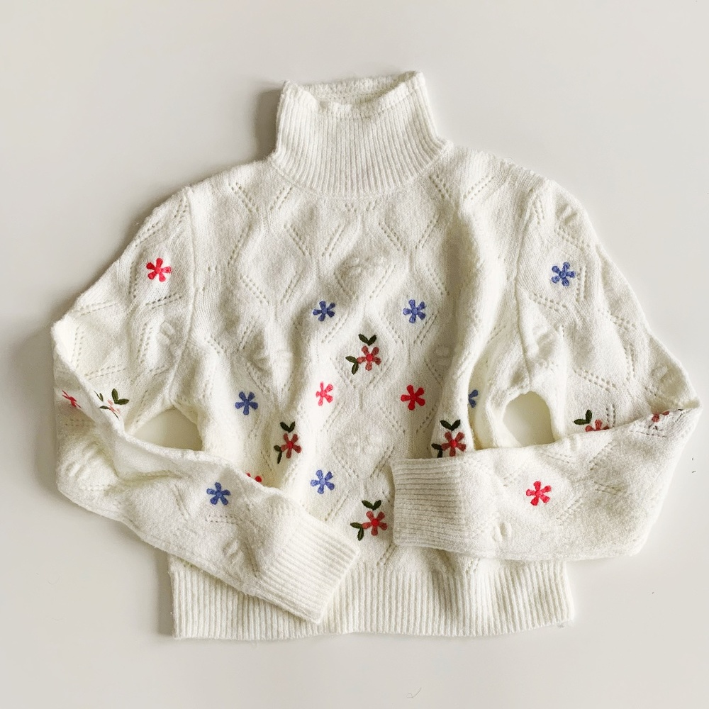 Cropped Cream Turtleneck Sweater w/Floral Embroidery
